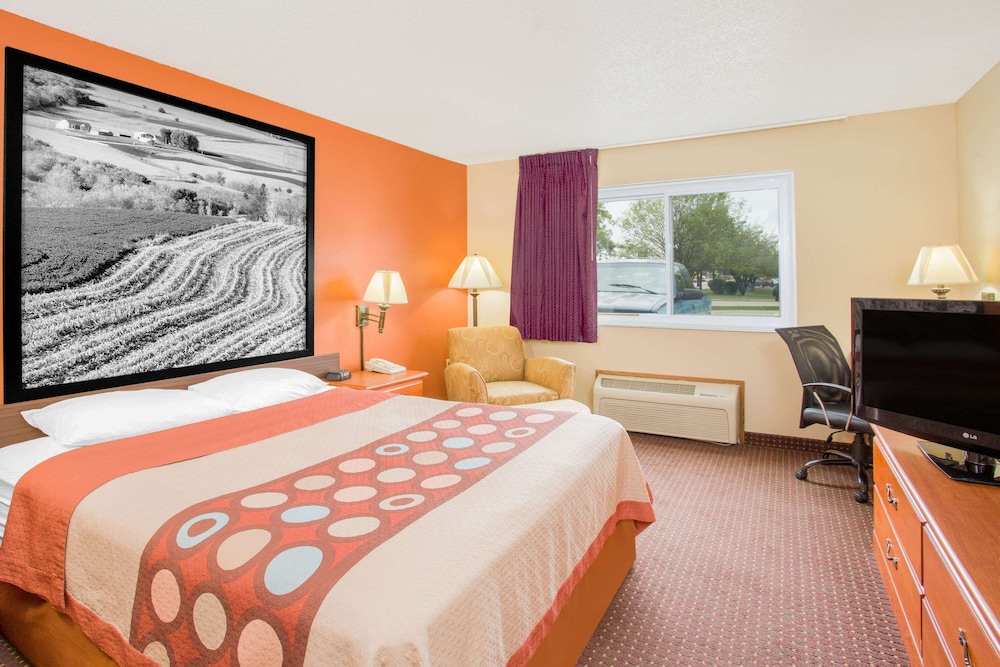 Super 8 by Wyndham Waverly 11/57