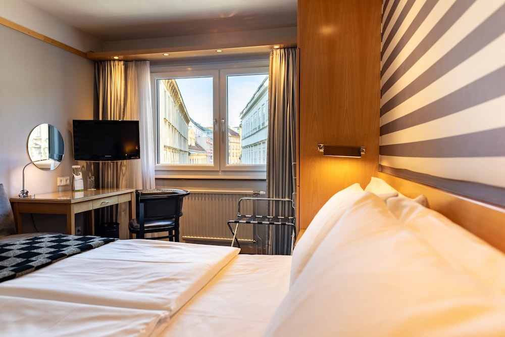 HOLIDAY INN VIENNA CITY 25/74