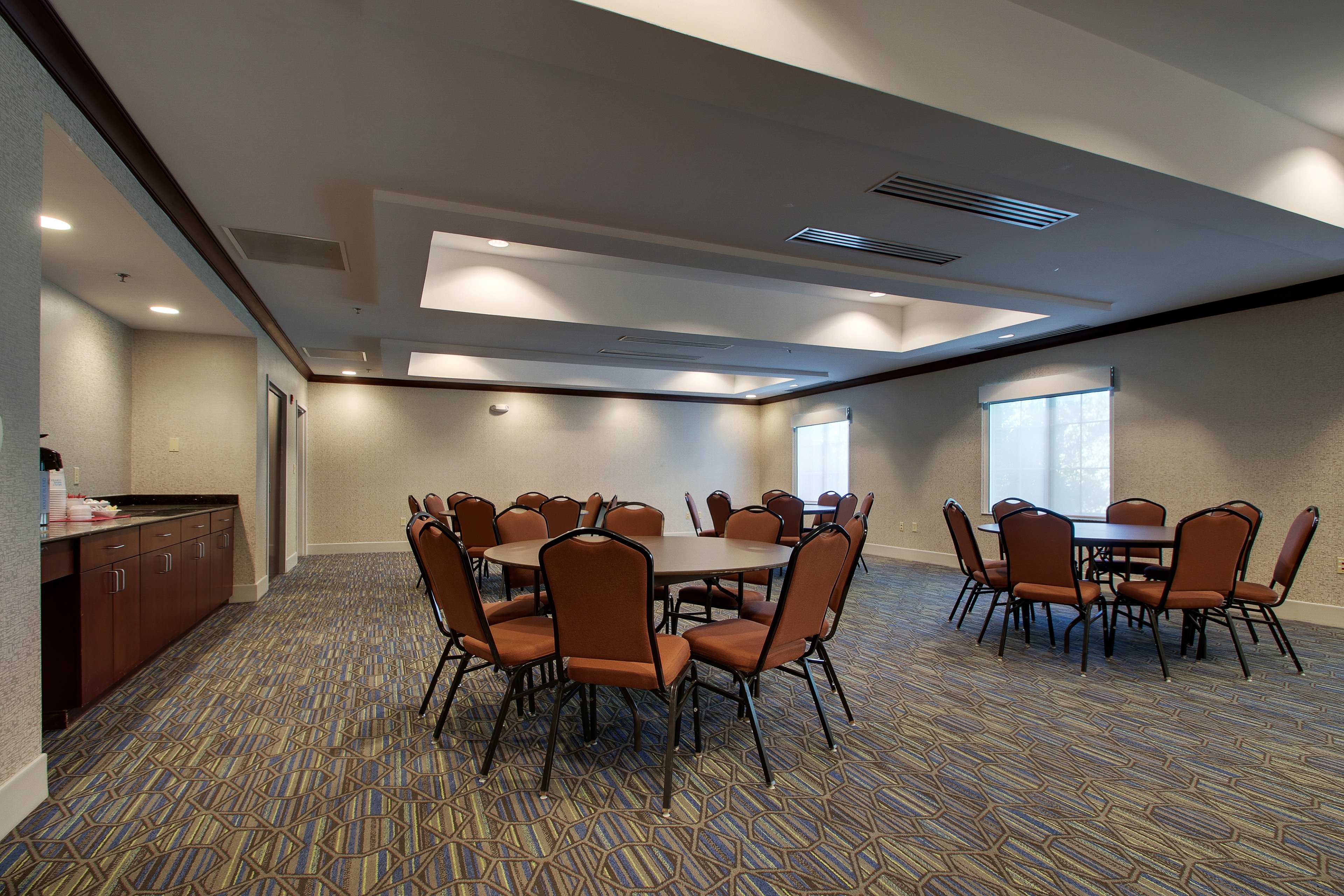 Holiday Inn Express Hotel Suites Middleboro Raynham 50/51