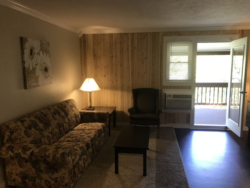 Carriage House Country Club 21/50