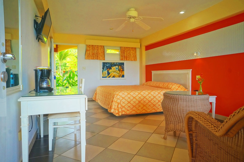 Las Olas Beach Resort 3/50