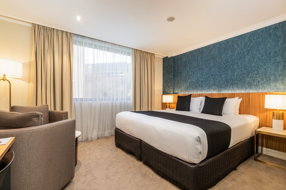 ROOM, KING BED, ACCESSIBLE