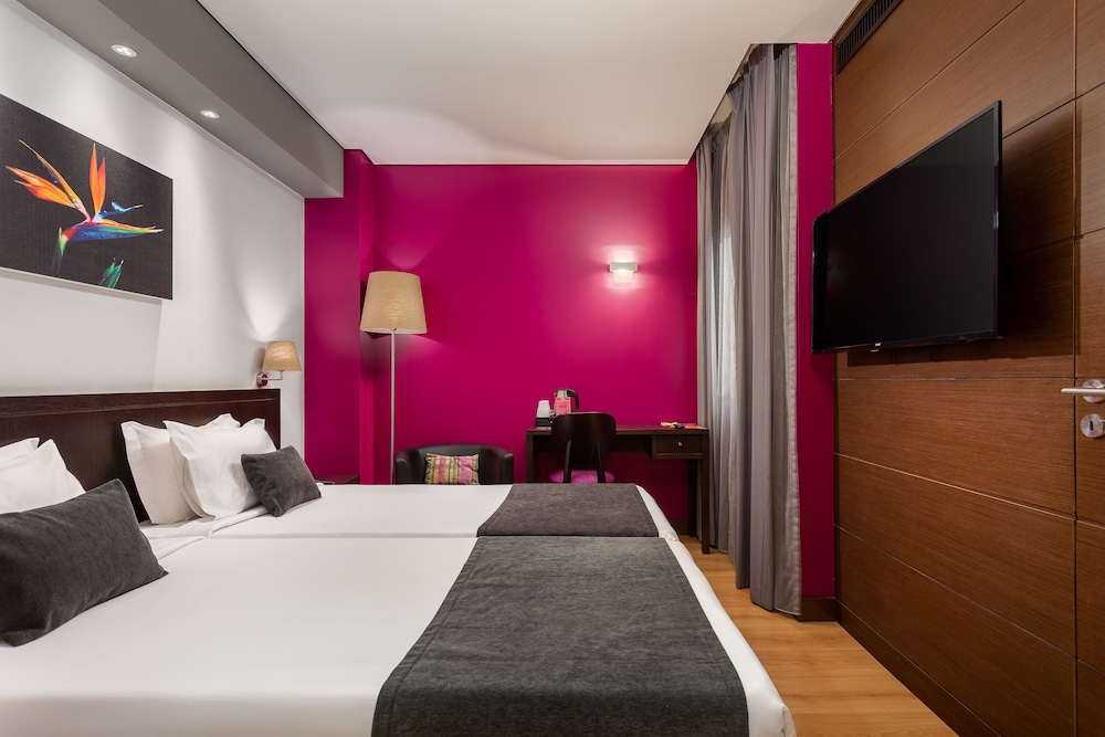 ROOM, TWIN BEDS