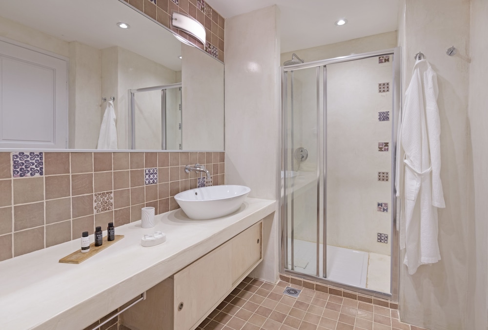 Anatoli Luxury Studios & Suites 40/50