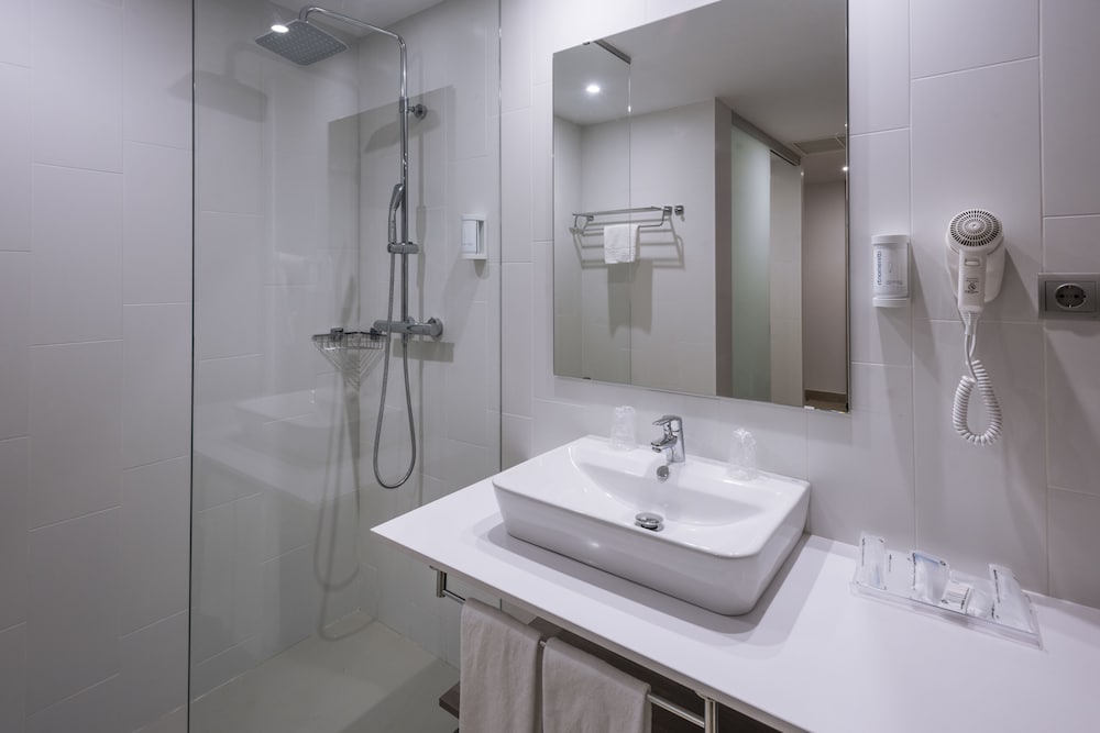 4R Gran Europe Hotel 48/50