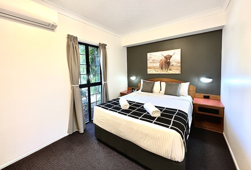MACKAY RESORT MOTEL 27/65