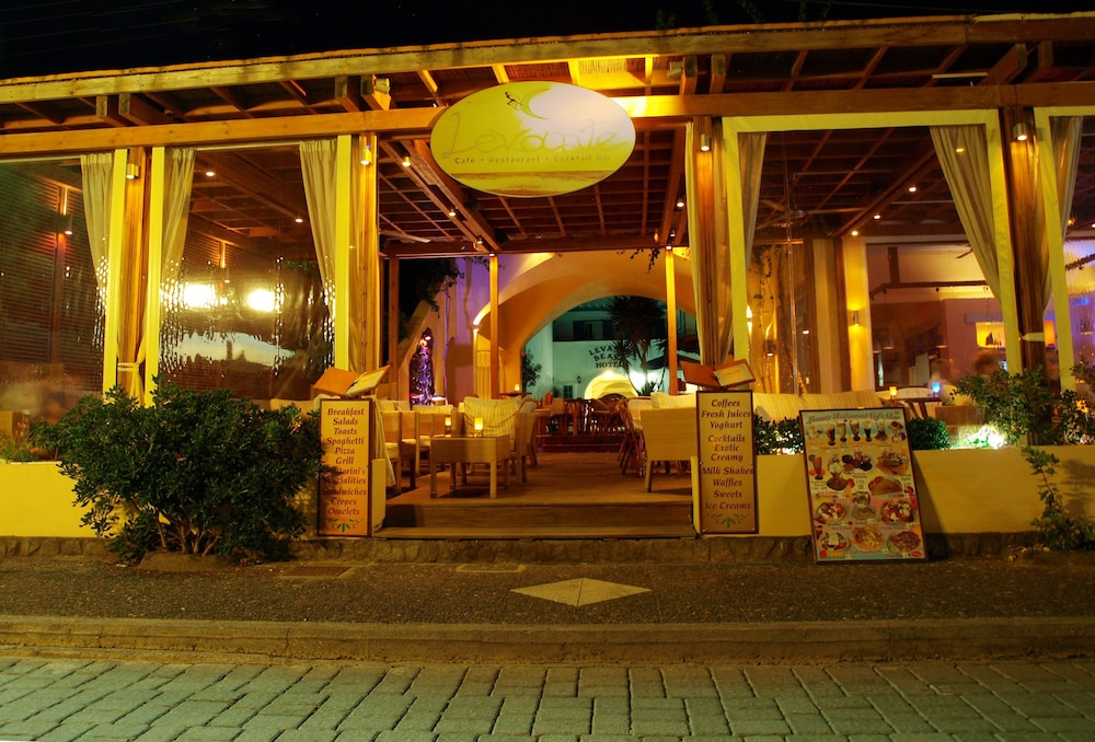 Levante Beach Hotel 6/65