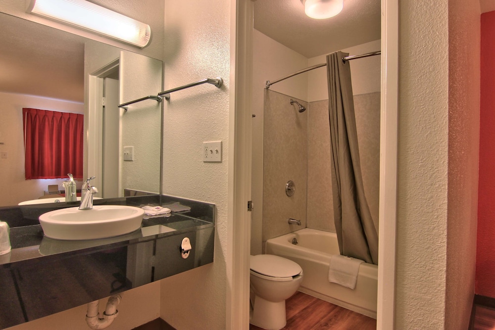 Motel6 Sacramento, CA - North 51/59