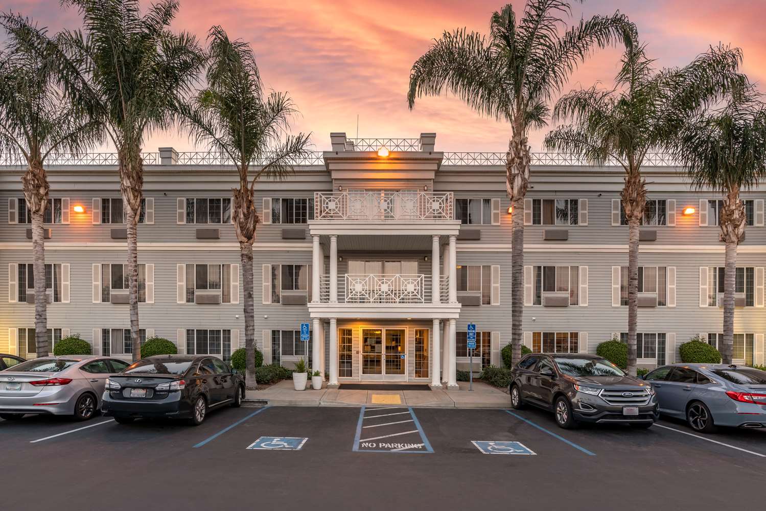 Best Western Luxury Inn 33/37