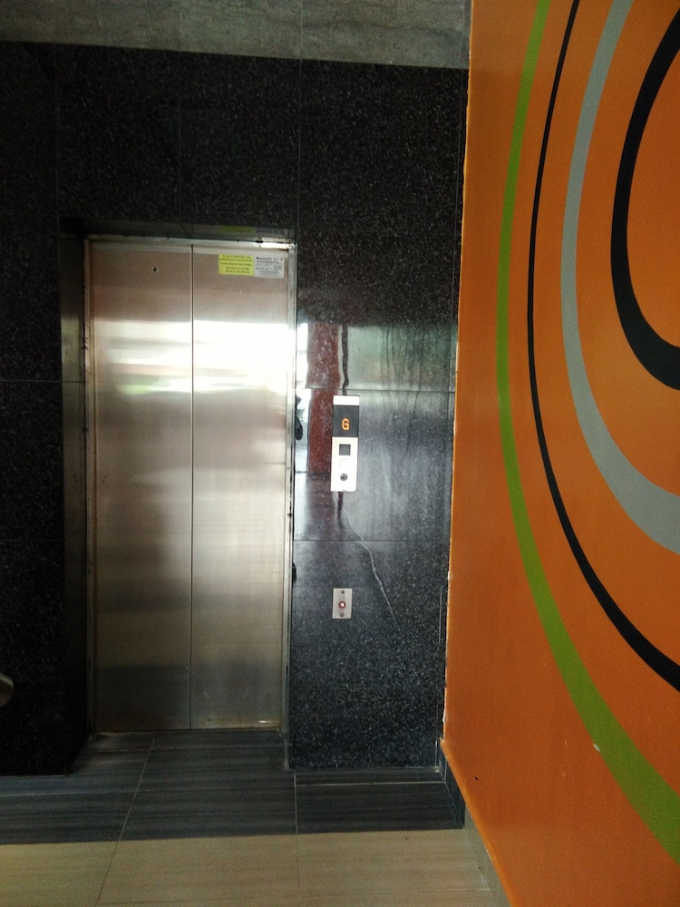 WE Hotel 35/52