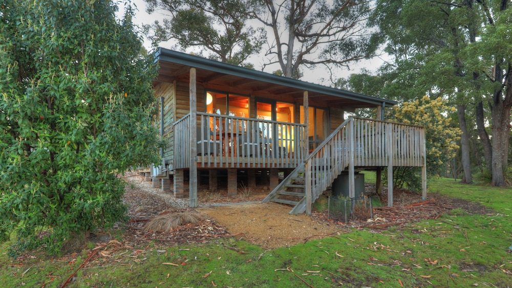 Stewarts Bay Lodge 10/65