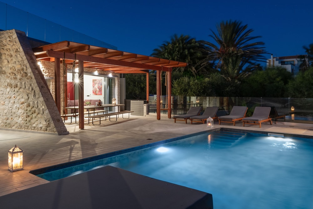Southrock Villas 60/62