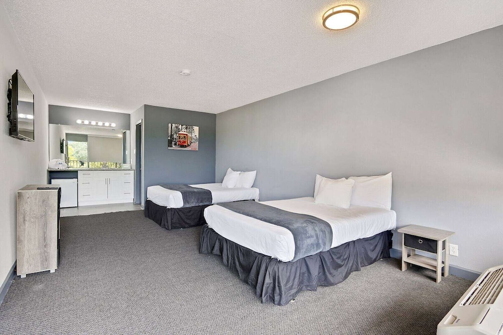 Room at Ramada by Wyndham New Orleans, NEW ORLEANS - LA