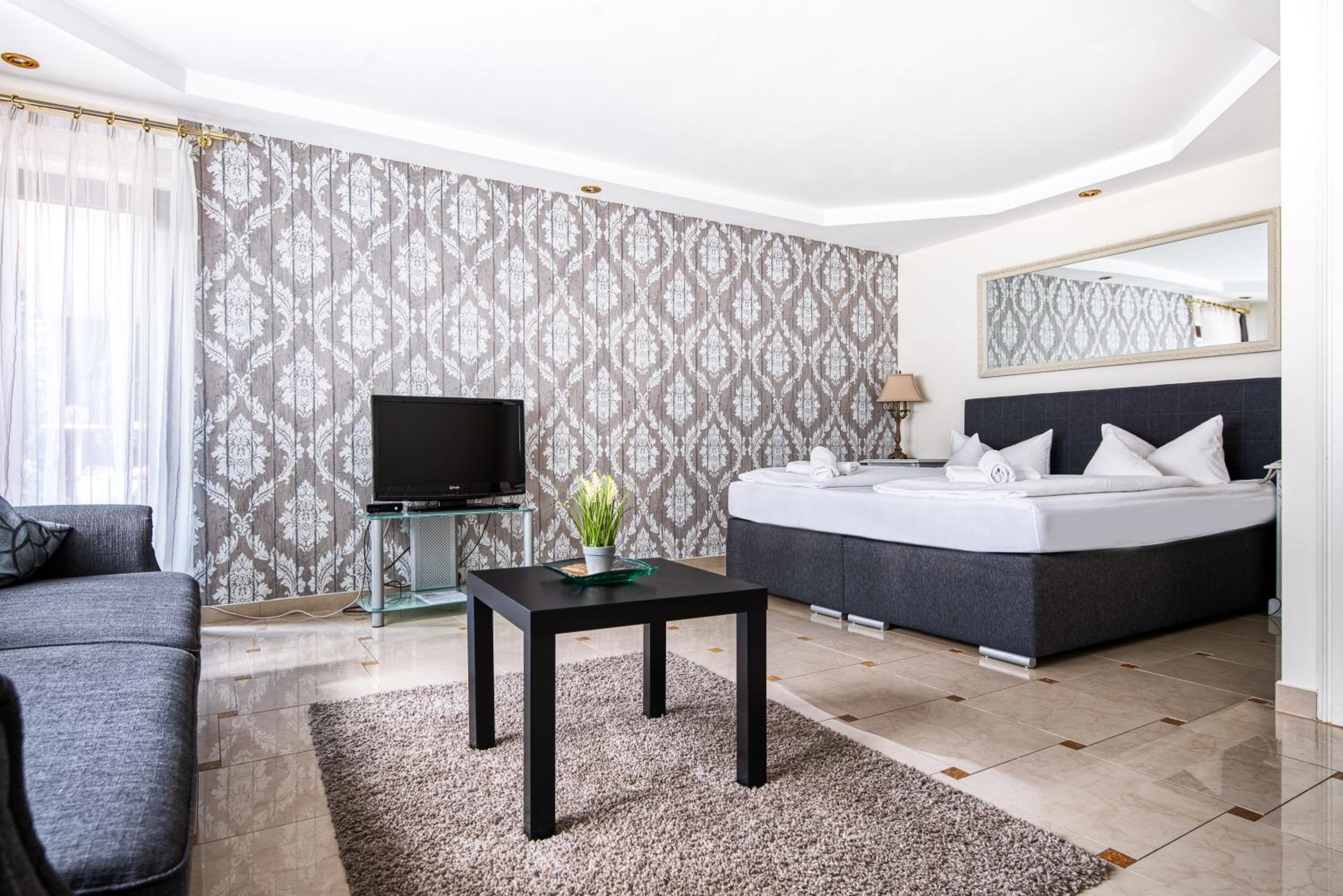 Central-Hotel am Konigshof 28/50