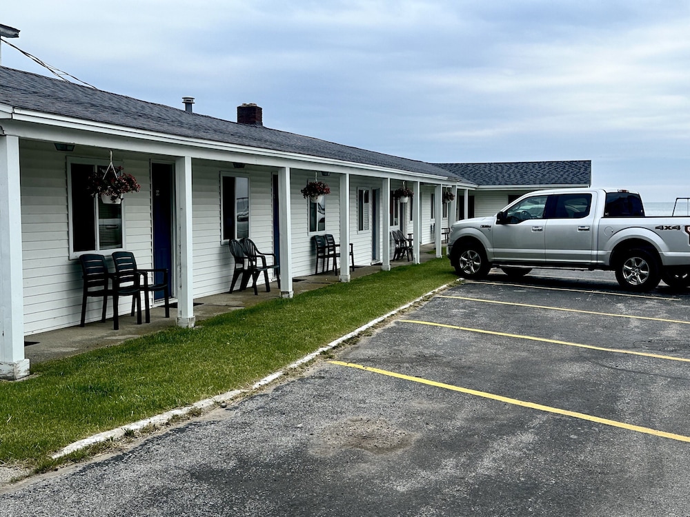Sunrise Beach Motel 35/47