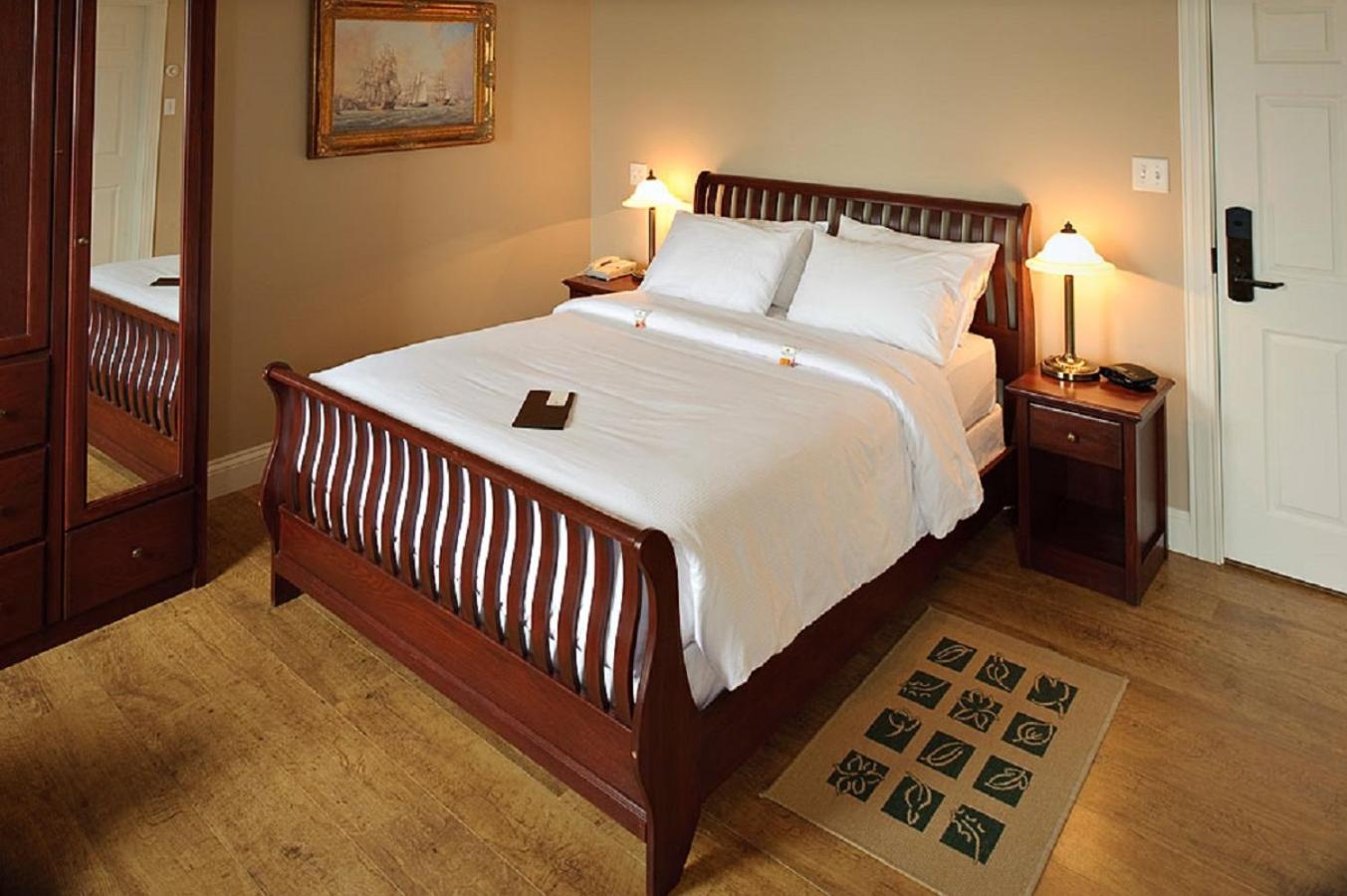 Lunenburg Arms Hotel 15/39