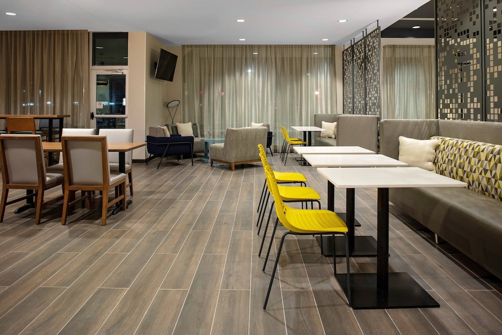 TownePlace Suites by Marriott Orlando Airport 19/26