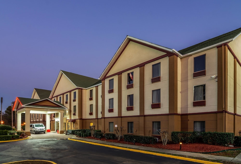Red Roof PLUS & Suites Atlanta Airport South in ATLANTA - GA