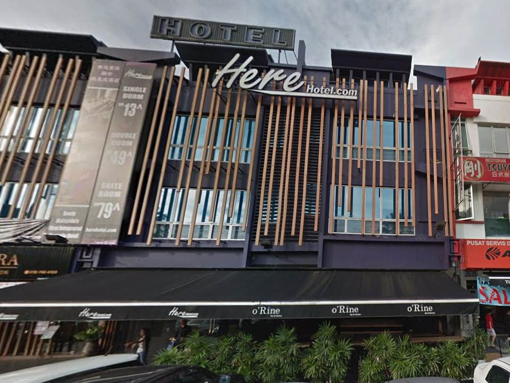 HereHotel.com 2/38