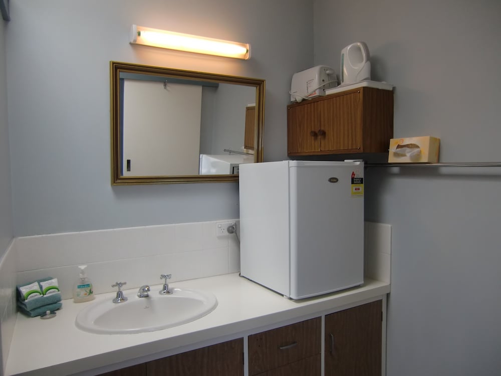 Bairnsdale Kansas City Motel 5/30