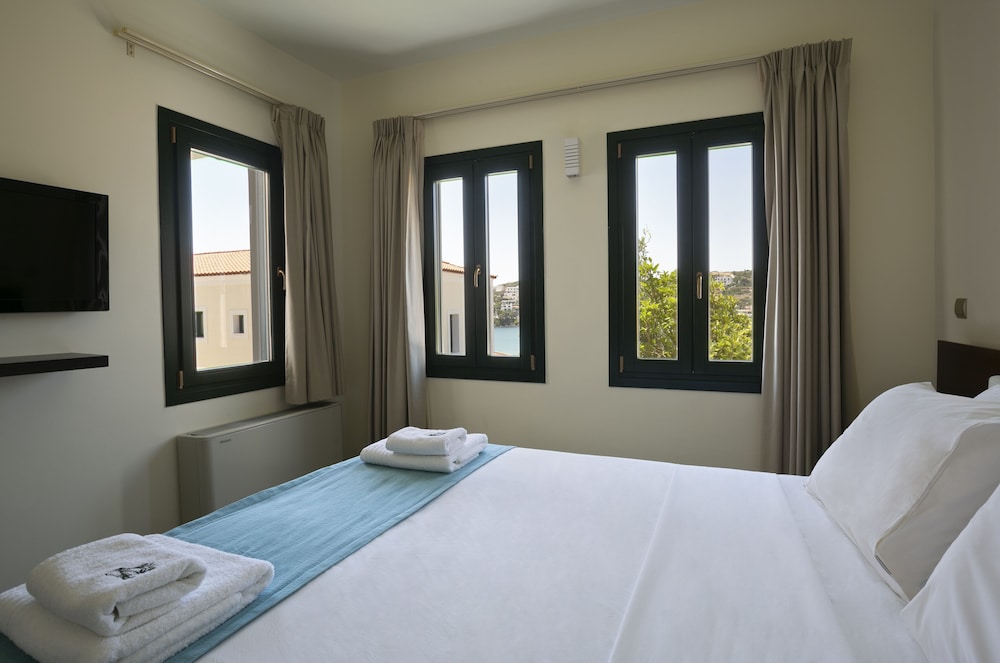 KRINOS SUITES HOTEL 13/50