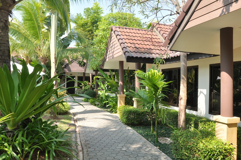 Laluna Resort 35/50