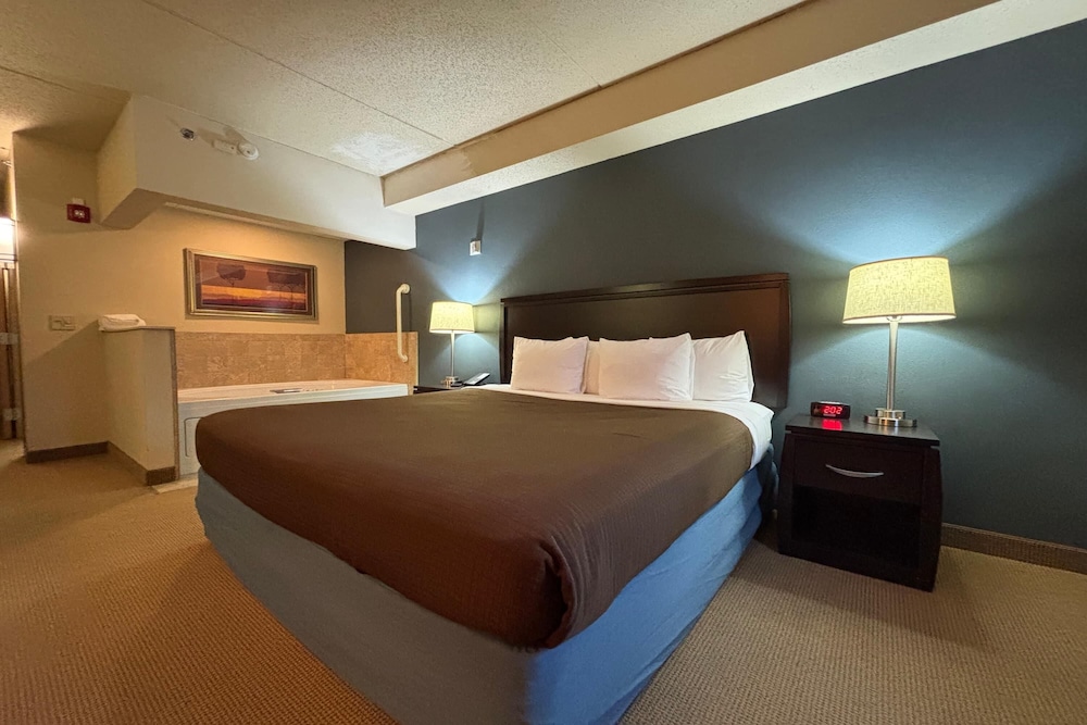 Studio, Suite, King Bed, Jetted Tub, Accessible