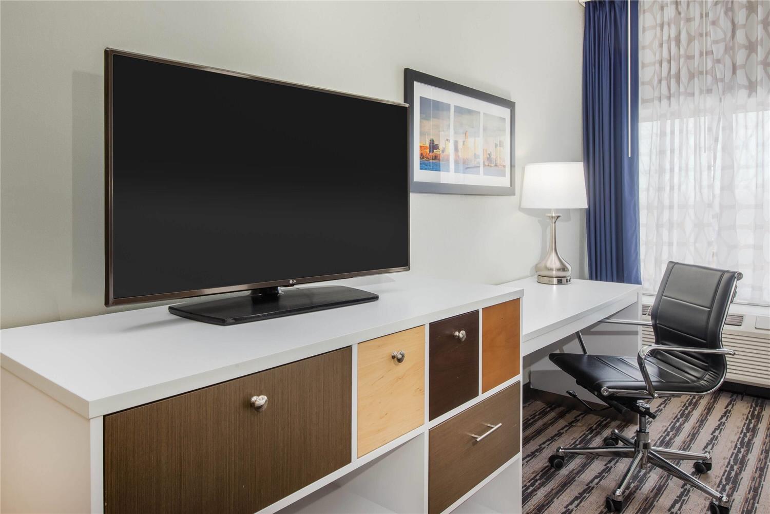 La Quinta Inn Suites By Wyndham Buffalo Amherst 45/50