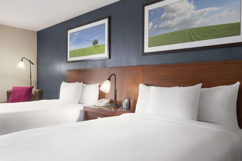 DoubleTree by Hilton Hotel Dallas DFW Airport North 21/53