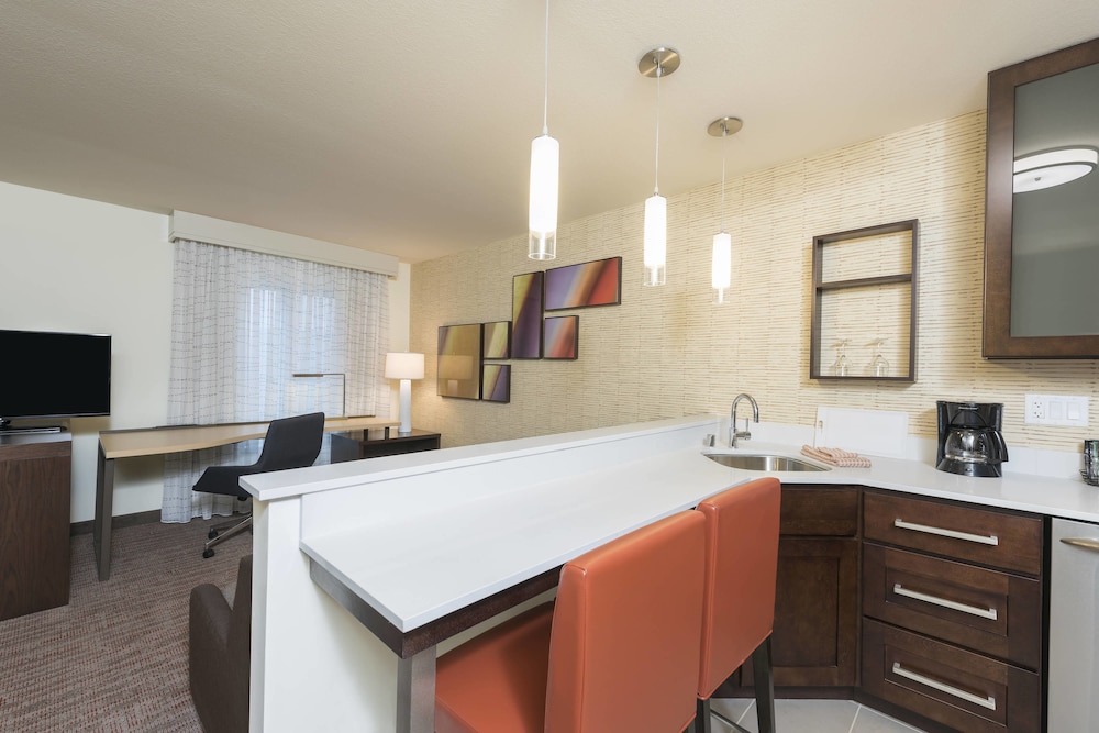 Residence Inn Milwaukee West 11/34