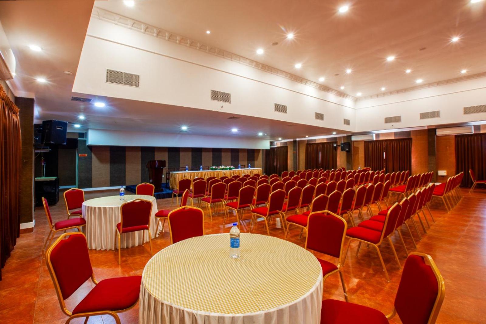 HOLIDAY HOTEL CHERAI 20/28