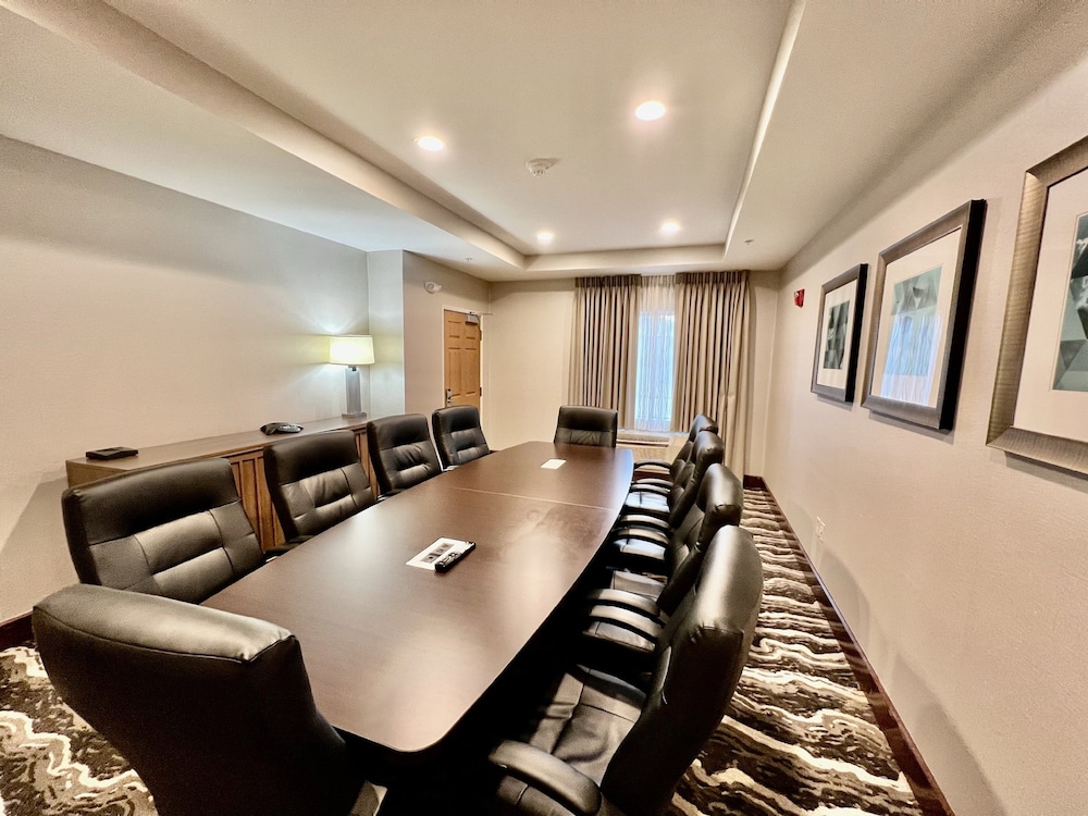 STAYBRIDGE SUITES DETROIT-NOVI 58/60