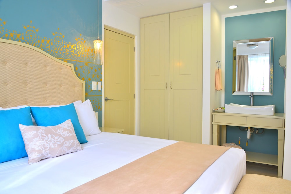 Unic Design Hotel 7/50