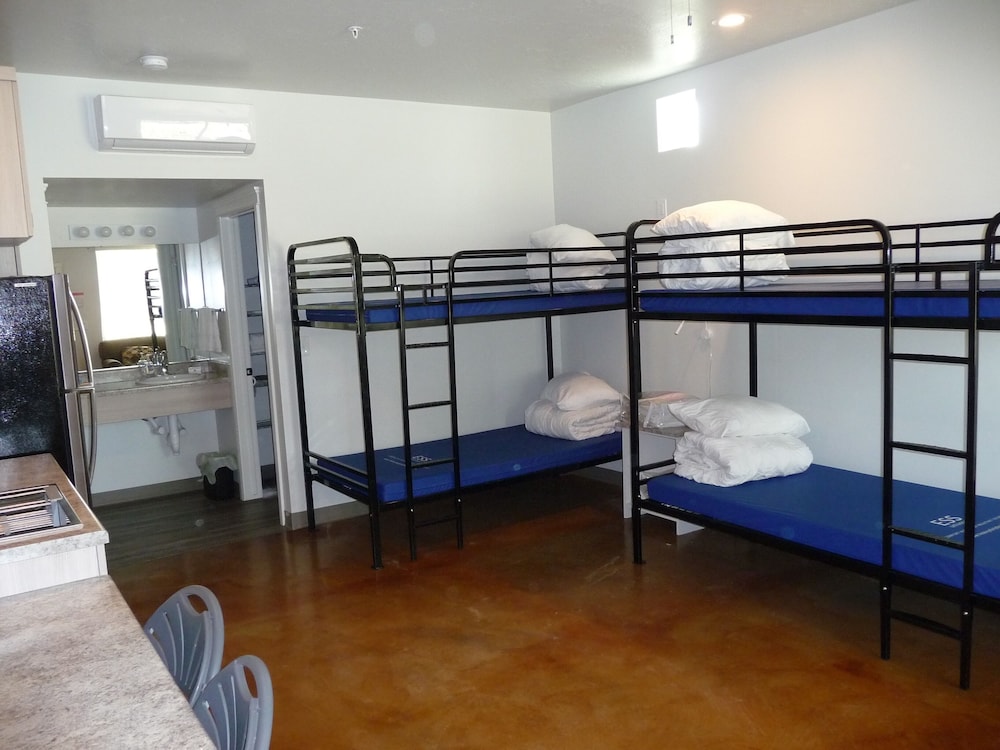 Zion s Camp and Cottages 13/50