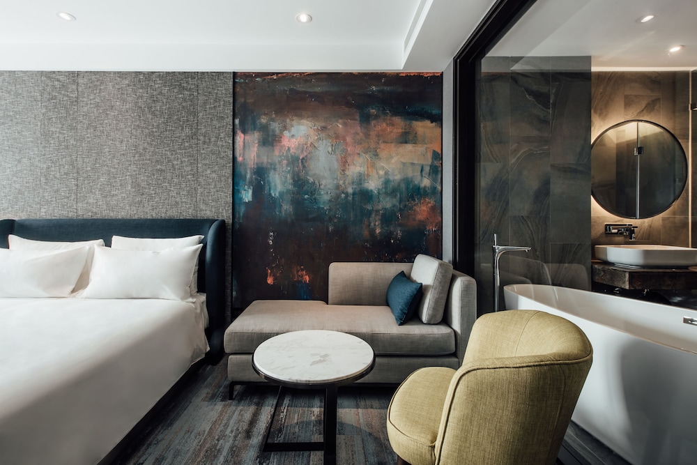 HARBOUR 10 HOTEL 28/69