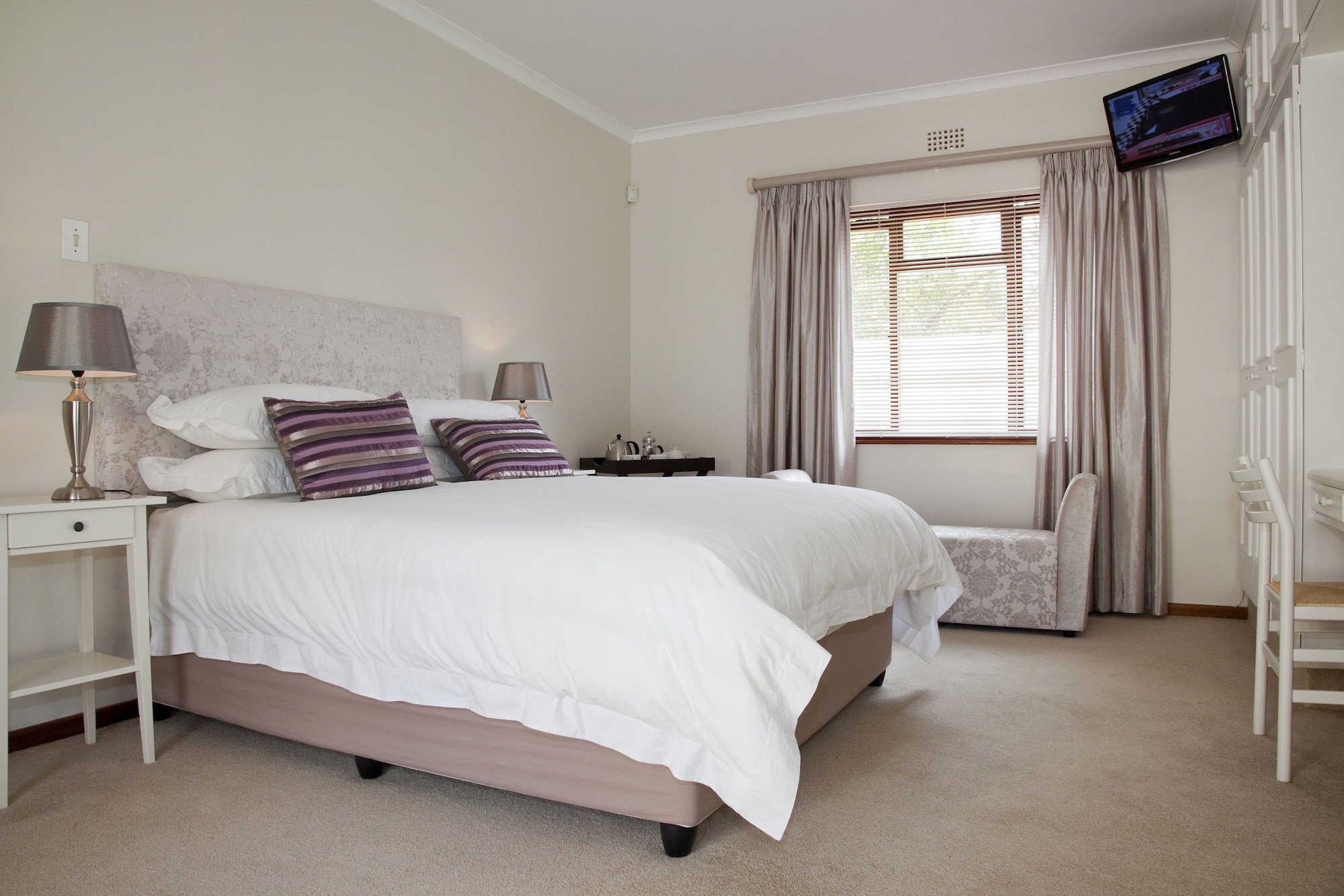 PENTHOUSE, KING BED