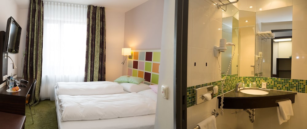 Hotel Arooma 45/47