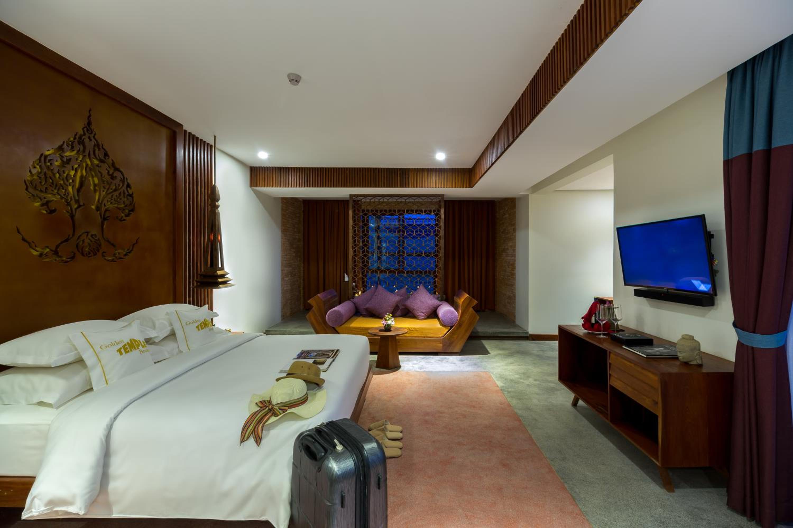 Courtyard, Suite, King Bed 3/10