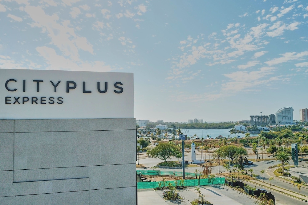 City Express Plus by Marriott Mazatlan 8/64