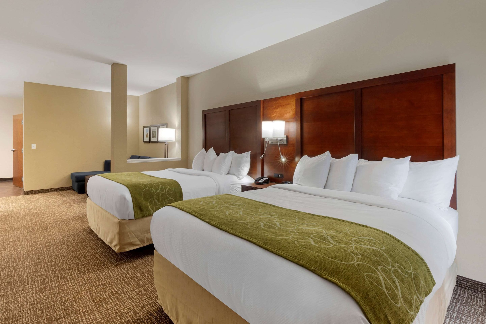 Suite, 2 Queen Beds, Sofa, Accessible