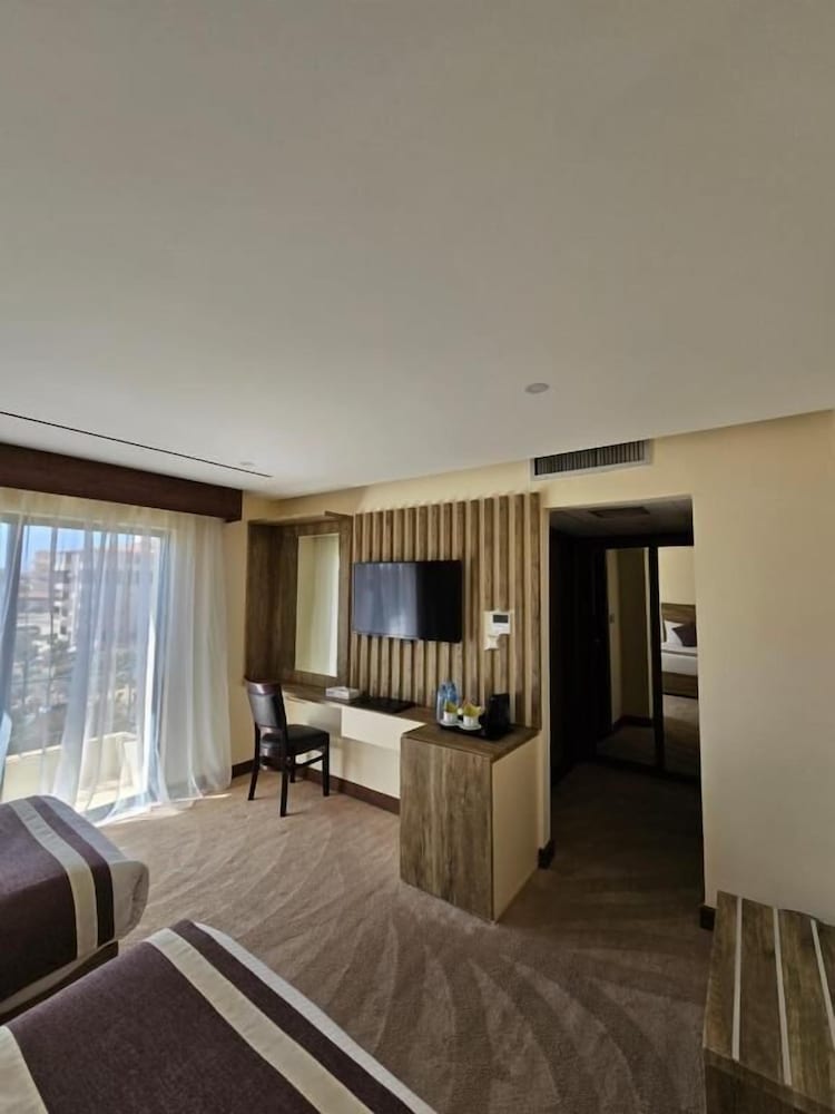 Petra Edom Hotel 10/29