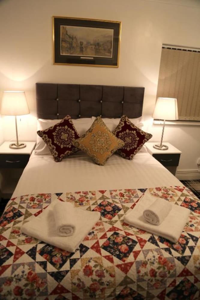 OYO 4 Sisters Inn 17/22