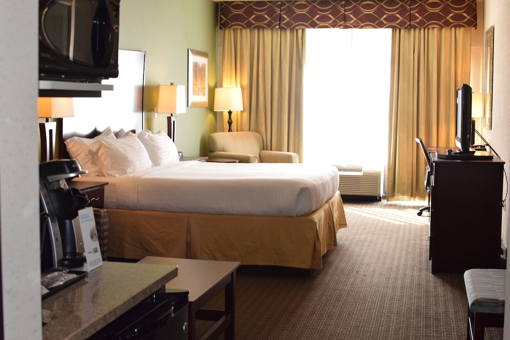 Holiday Inn Express Hotel And Suites Pratt 13/55