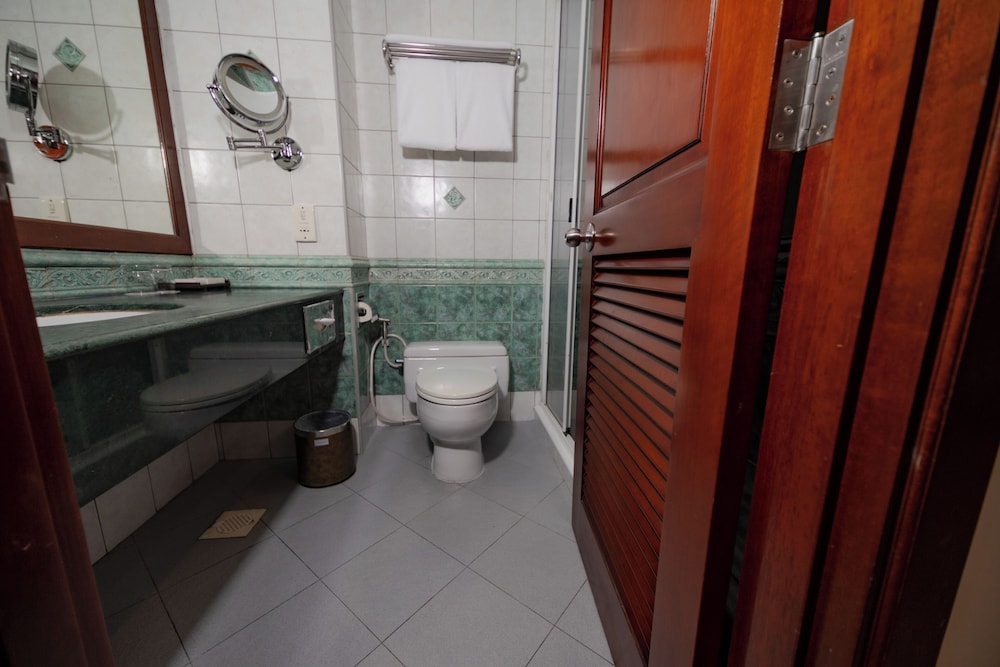 HULHULE ISLAND HOTEL 55/55