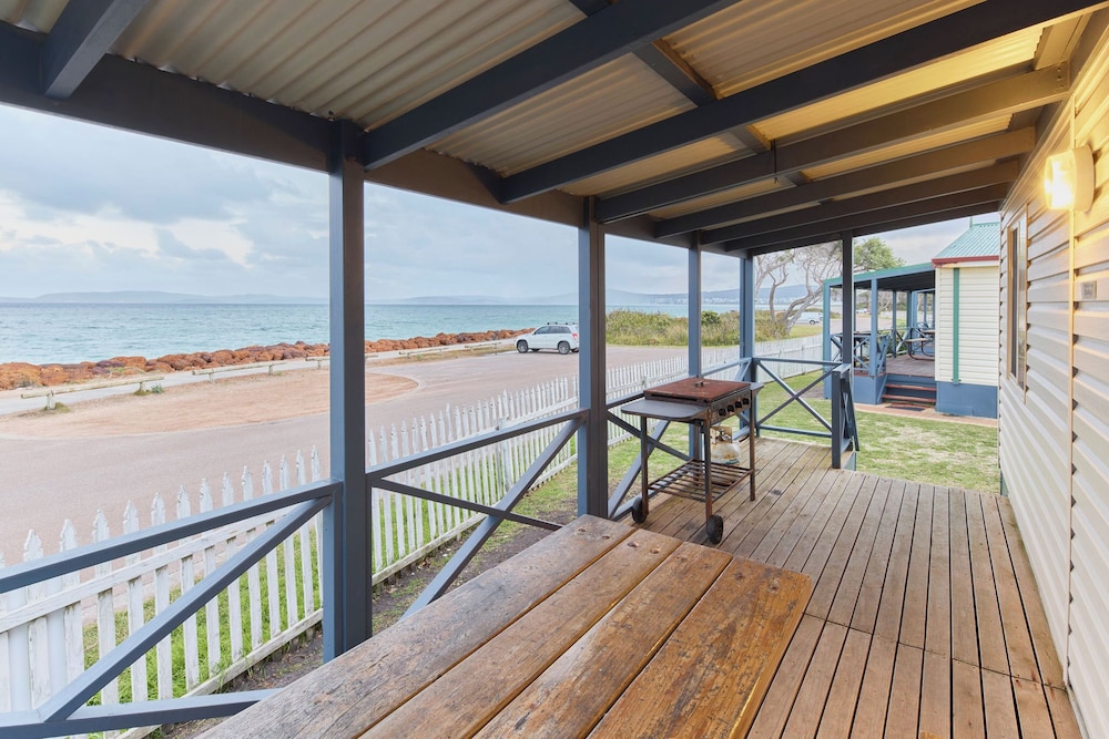 Acclaim Rose Gardens Beachside Holiday Park 18/50