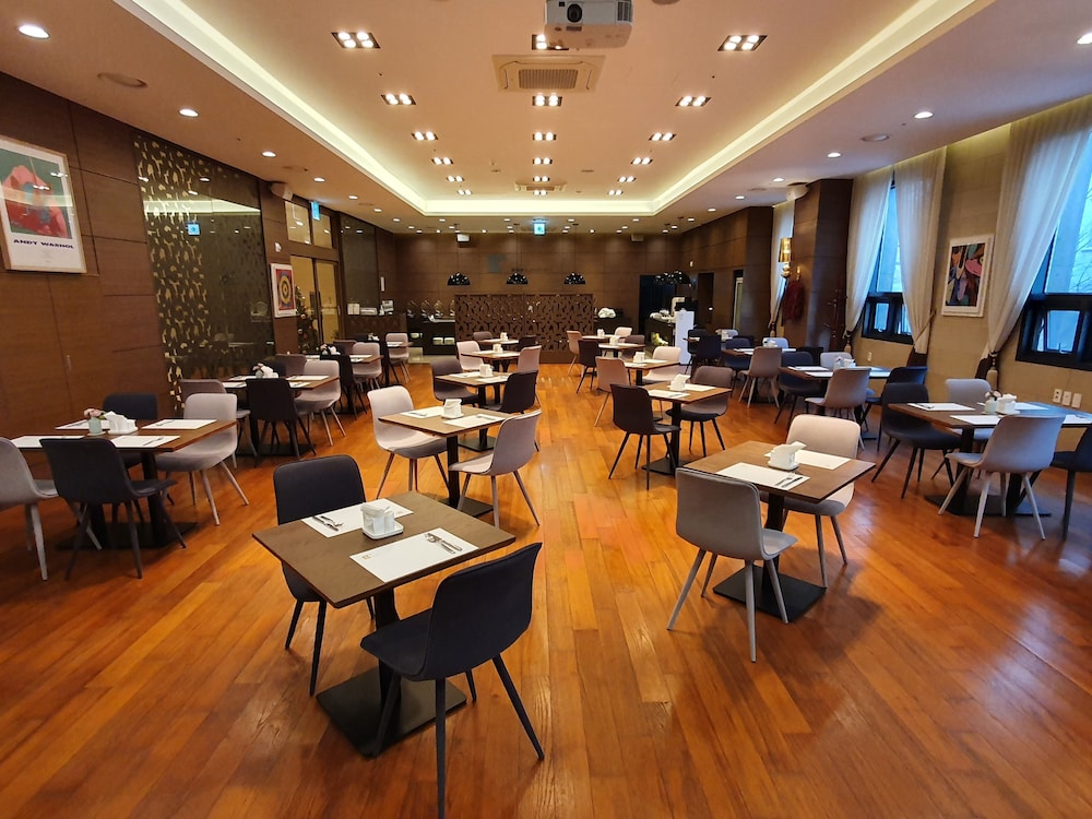 Busan Business Hotel 63/73