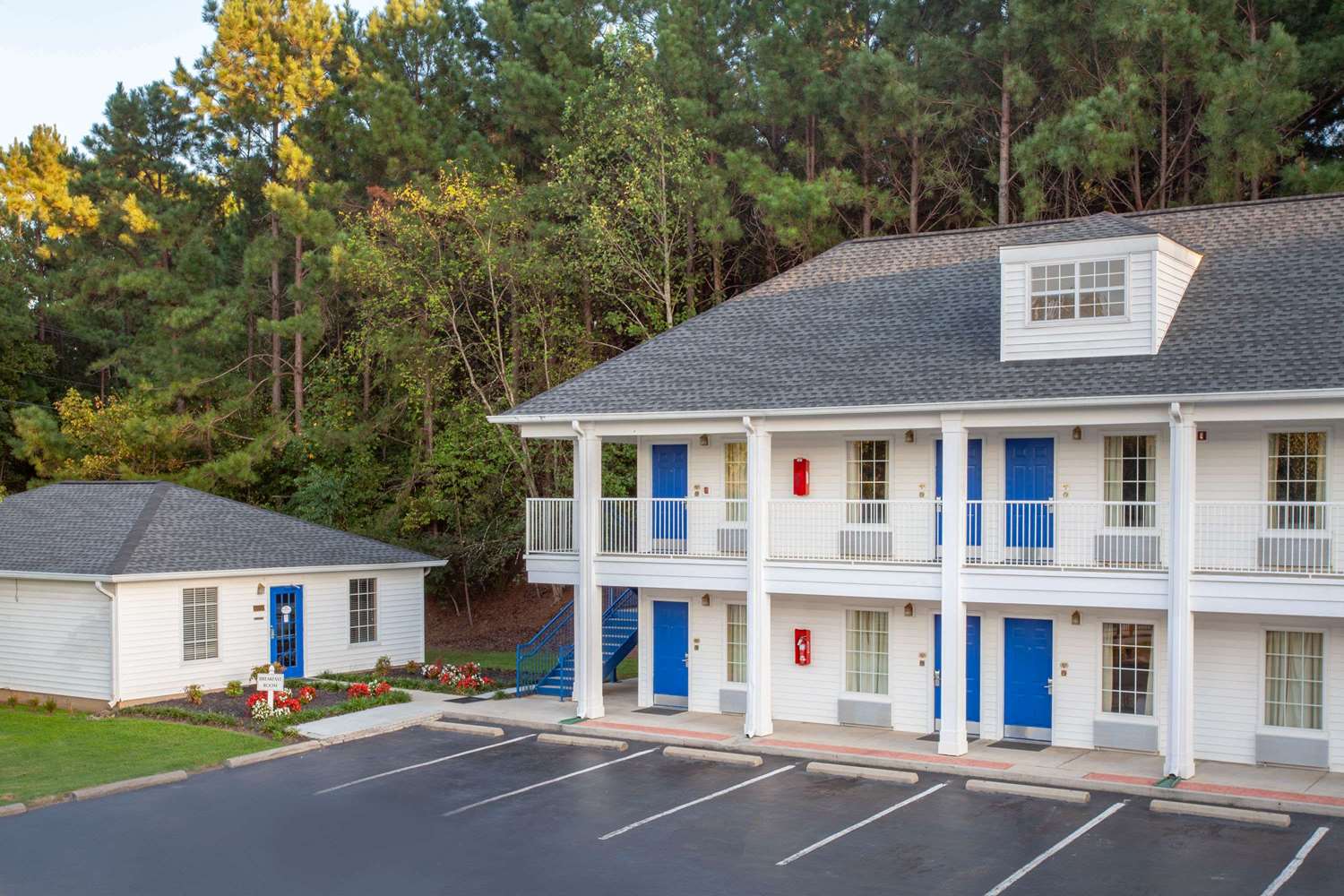 Baymont By Wyndham Greenwood 4/39