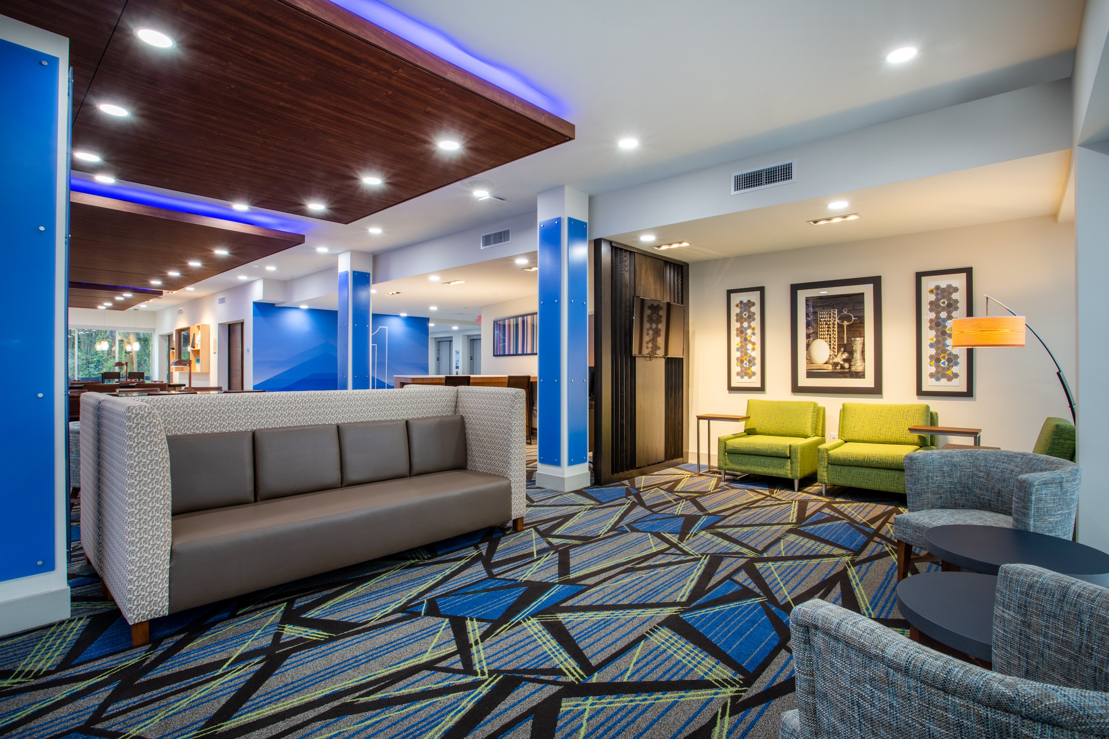 Holiday Inn Express And Suites Deland South 33/49