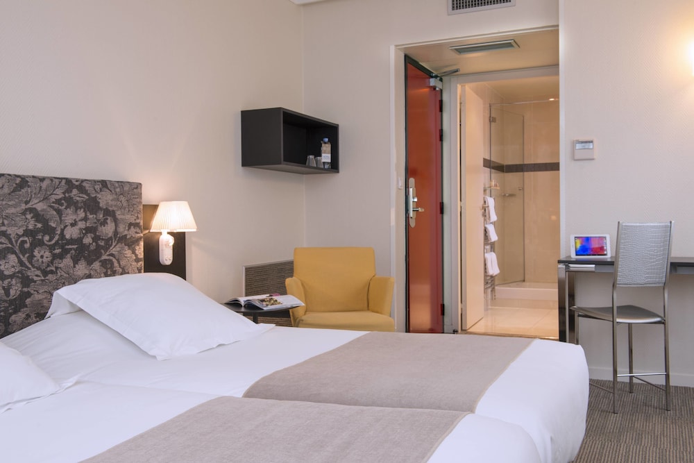 SAINT NICOLAS HOTEL 32/80