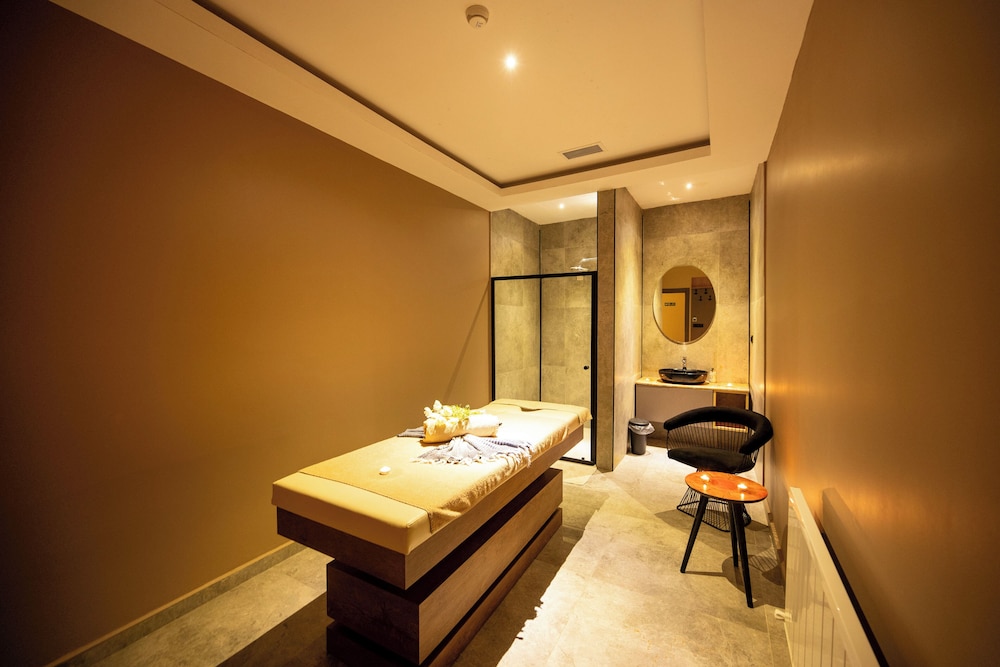 Vess Hotel 15/20